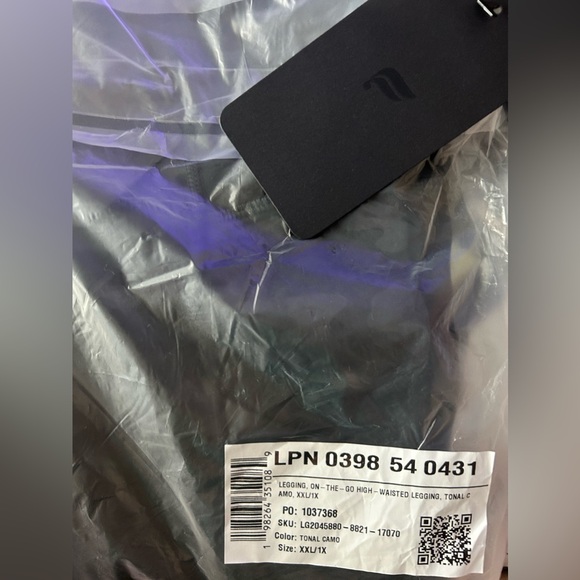 Fabletics on-the-go High Waisted Tonal Camo Legging - Picture 5 of 6